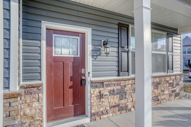 Building Photo - 67 Bostick Ln