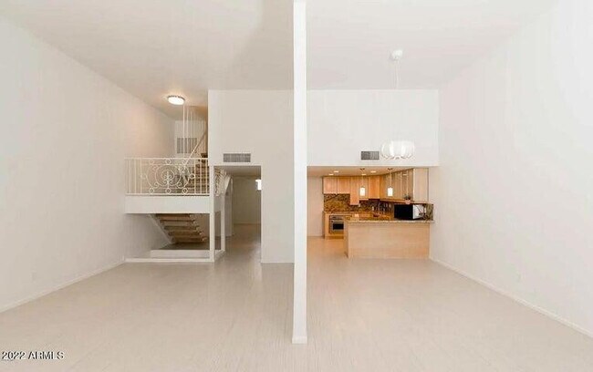 Building Photo - 334 W Medlock Dr