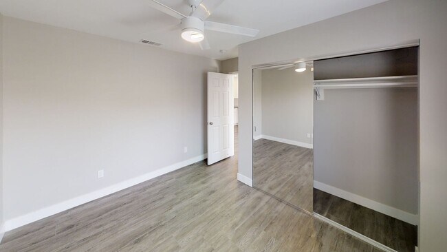 Building Photo - 7BD on Mary Lane! Huge Front Patio, Back Y...