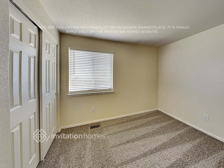 Building Photo - 5798 Charlotte Pkwy