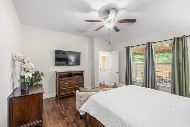 Building Photo - 25803 Orchard Knoll Ln