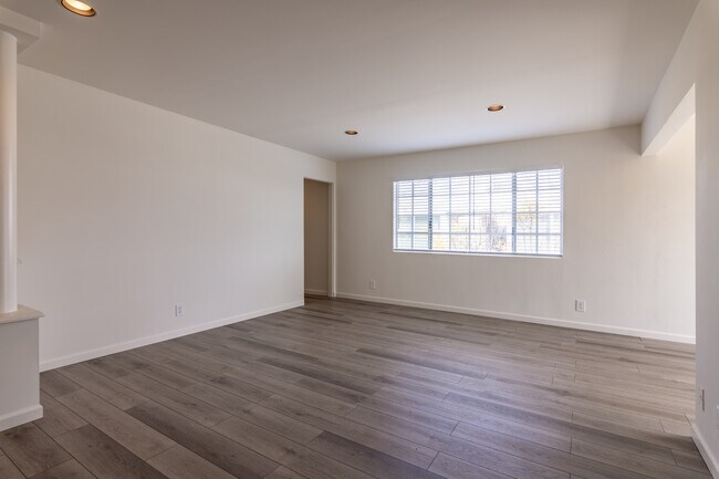 Building Photo - 631 Pacific St