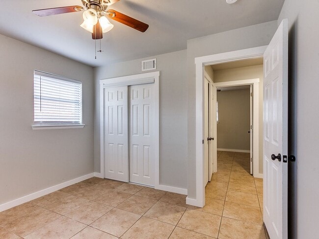Building Photo - Spacious 4 bedroom in Edmond!