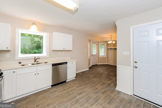 Building Photo - 418 Hearth Pl NW