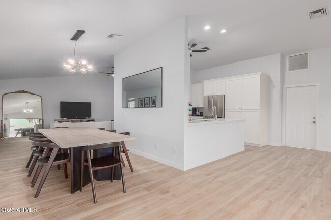 Building Photo - 4039 E Morrow Dr