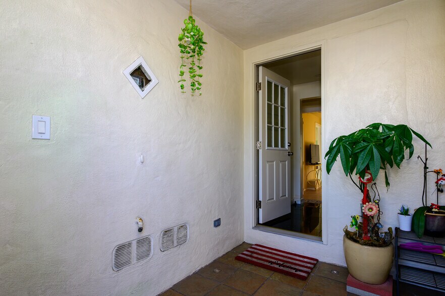 Building Photo - 2733 Ortega St