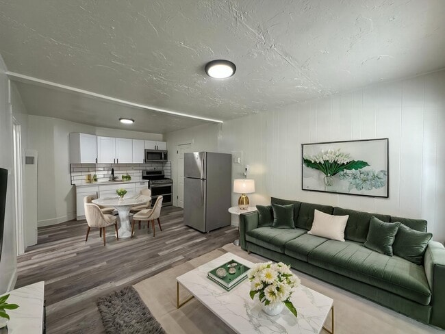 Building Photo - 1291 E Villa Vis Ave