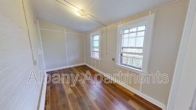 Building Photo - 566 Park Ave