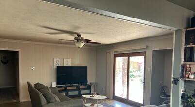 Building Photo - Walk to Campus from This Spacious 3BR/2BA Home