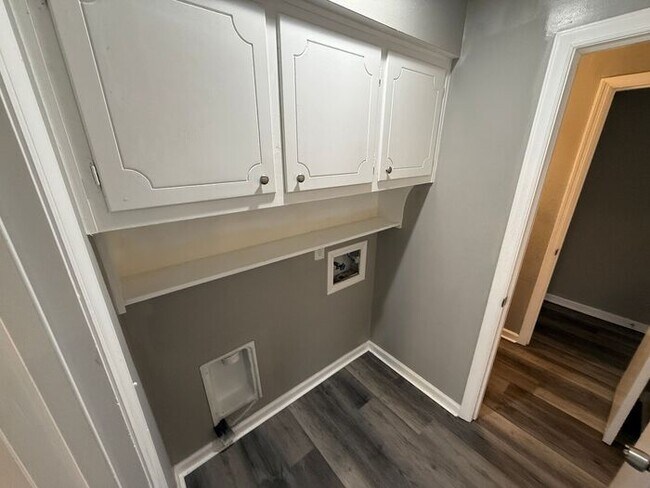 Building Photo - 3BR/2.5BA Duplex w/ 1-Car Garage + Fenced Yard