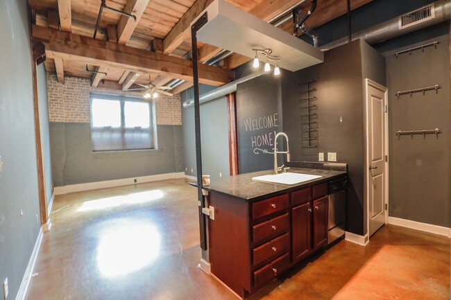 Building Photo - 815 Porter St