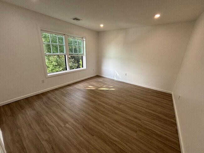 Building Photo - 38 Golden Hill St