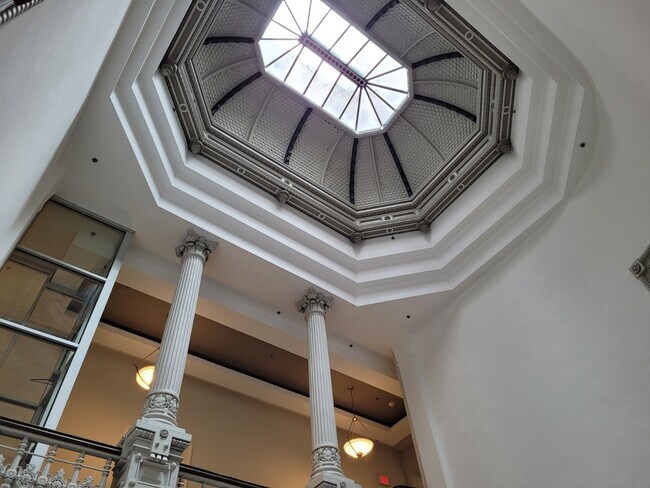 Building Photo - 1001 Chestnut St