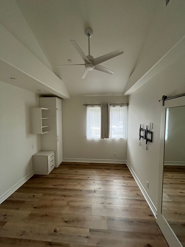 Building Photo - Beachy Montecito Cottage