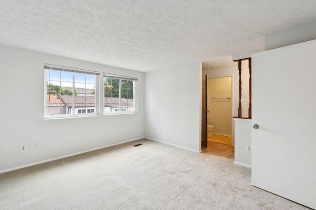 Building Photo - Conveniently located in the Courts of Tysons!