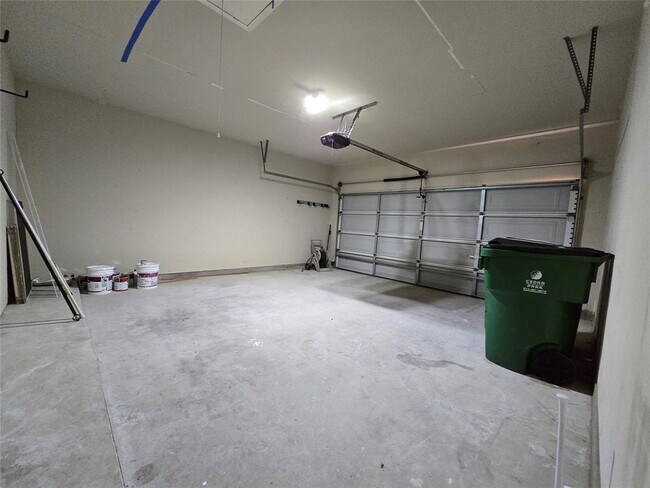 Building Photo - 303 Arrowhead Trail