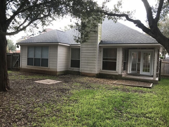 Building Photo - 2520 Crested Heights