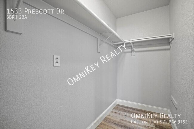 Building Photo - 1533 Prescott Dr