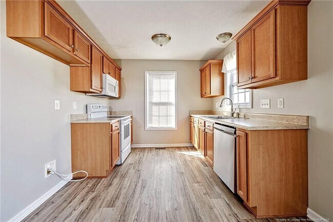 Building Photo - 1414-1412 Seabiscuit Dr