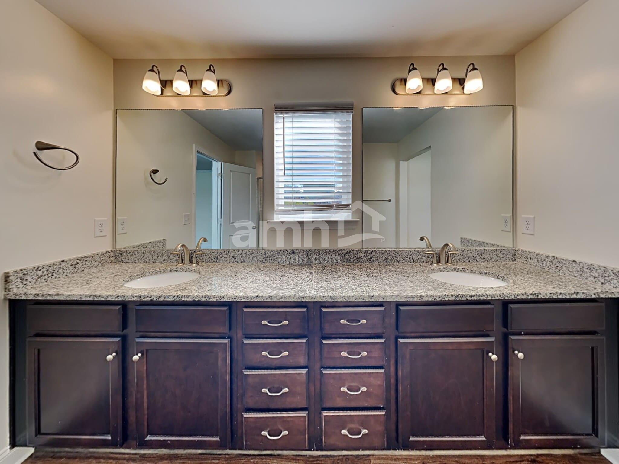 Building Photo - 3337 Okelly Dr