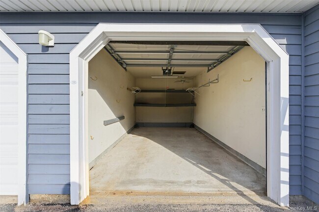 Building Photo - 763 Spring Lake Dr