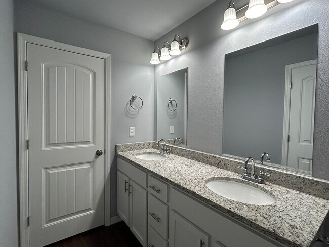 Building Photo - Move-In Special: New Residents Enjoy $250 Off First Month's Rent ?