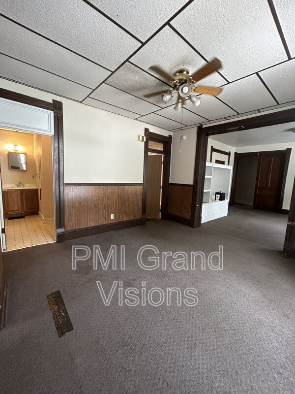 Building Photo - 1105 6th St