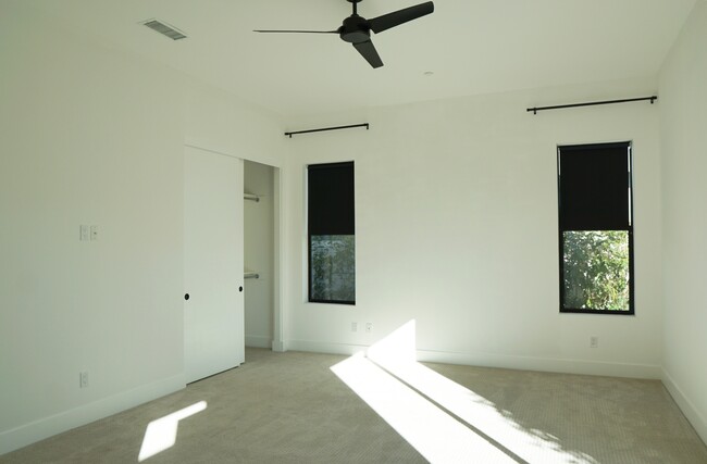 Building Photo - 54470 Avenida Diaz