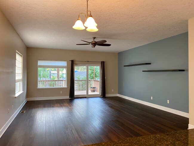 Building Photo - Lovely Modern Westside Home