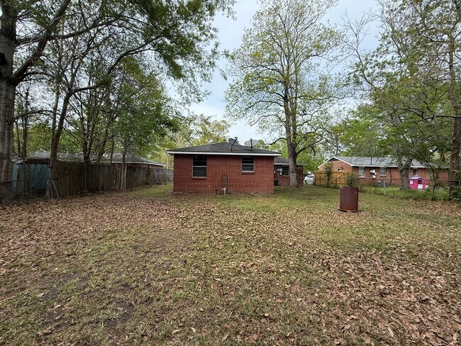 Building Photo - Room To Stretch