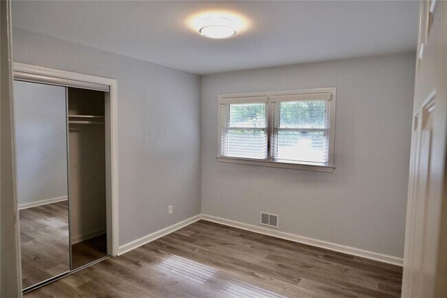 Building Photo - 4867 Flint Hill Rd SW