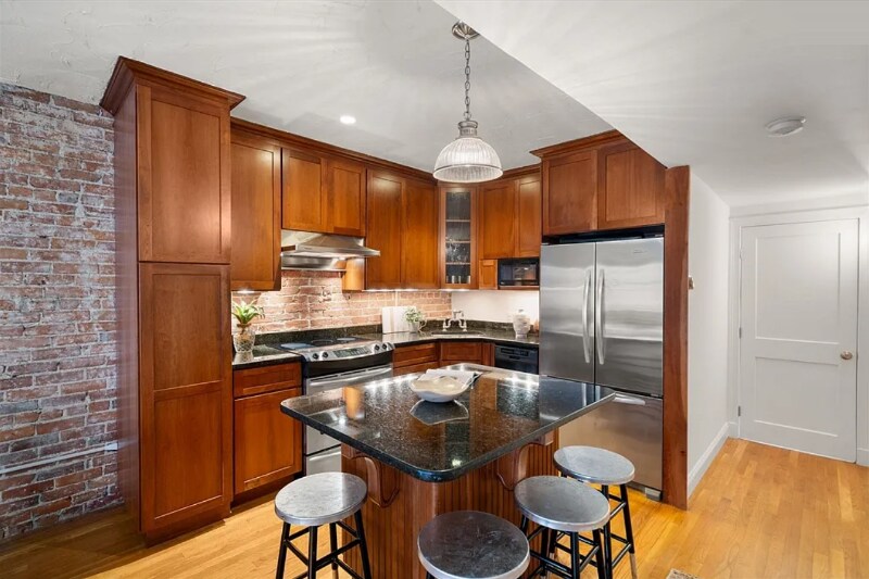 Building Photo - 156 Prince St