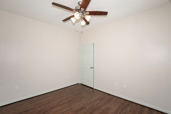 Building Photo - 2016 H Ave