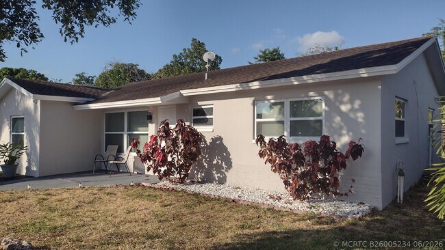 Building Photo - 22682 Family Cir