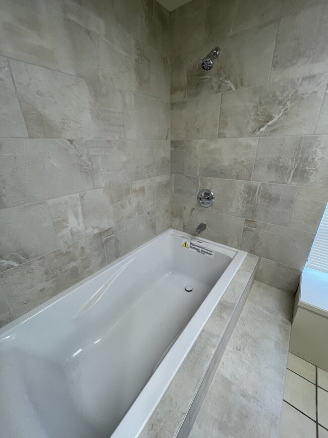 Building Photo - 1316 H St