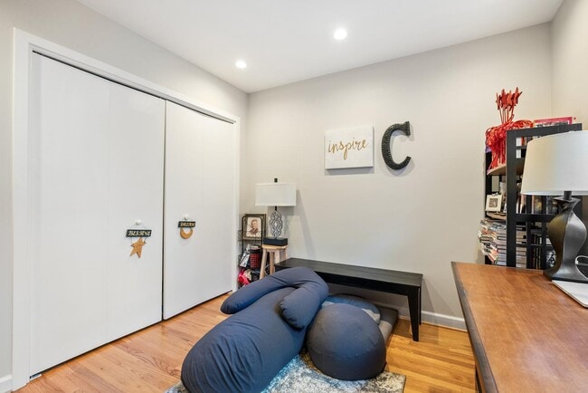 Building Photo - 1710 Summit Pl NW