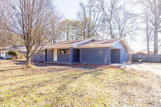Building Photo - 67 Mohawk Dr