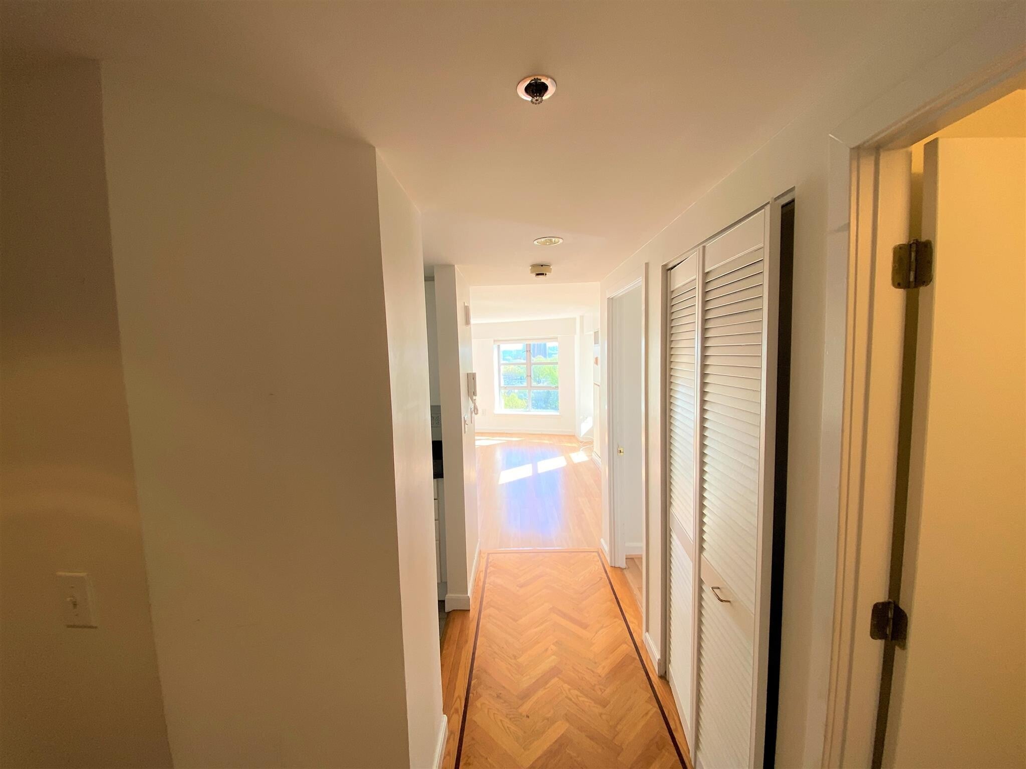 Building Photo - 931 Massachusetts Ave