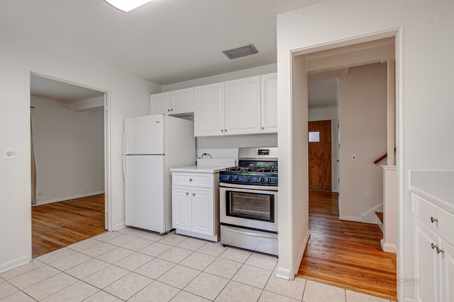 Building Photo - 370 Madison Ave