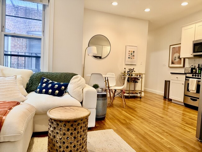 Building Photo - 90 W Cedar St