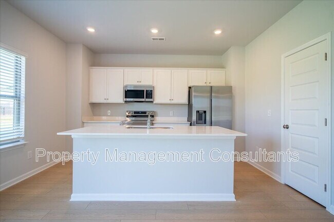 Building Photo - 22857 Dashwood Ln