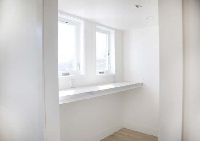 Breakfast Bar - 402 Lee Street