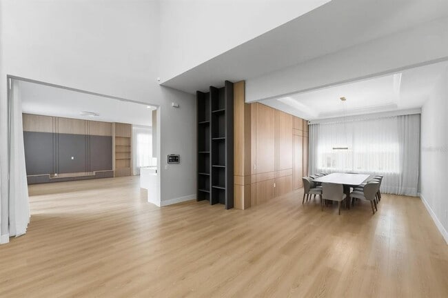 Building Photo - 16004 Pendio Dr