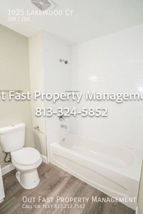 Building Photo - 1025 Lakewood Ct