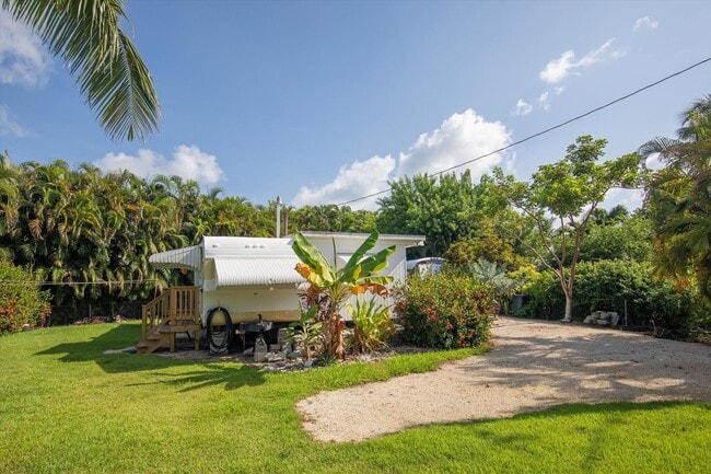 Building Photo - Bright & Newly Renovated FURNISHED 1-Bedroom Rental