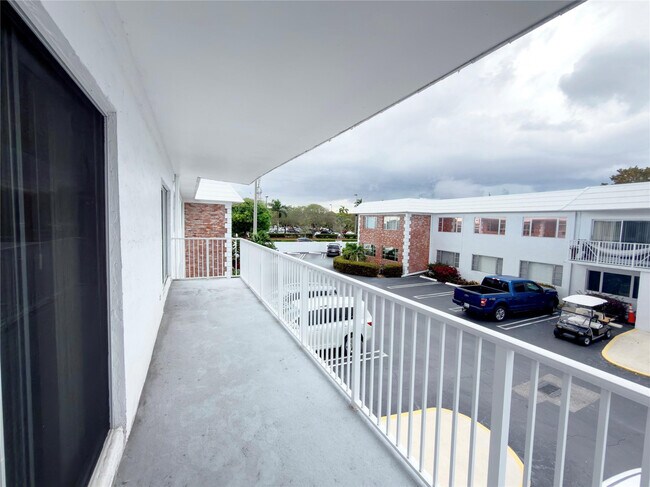 Building Photo - 412 S Cypress Rd