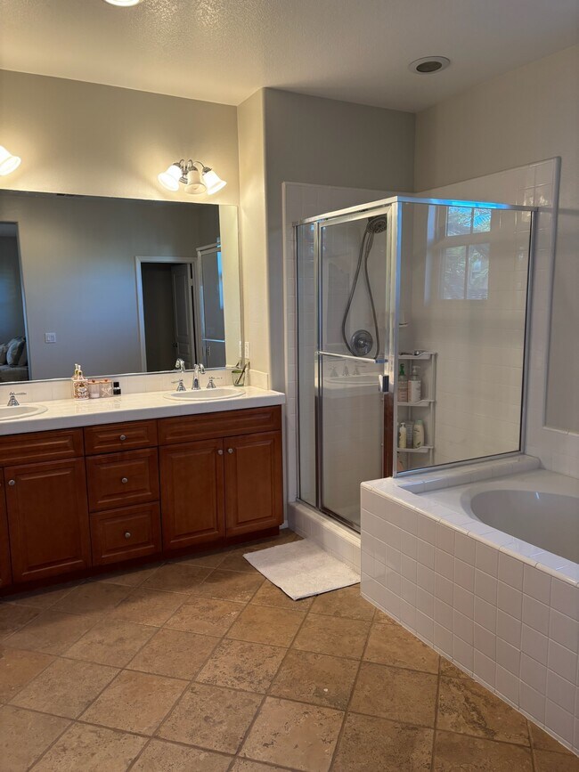 Building Photo - 92 Sarabande