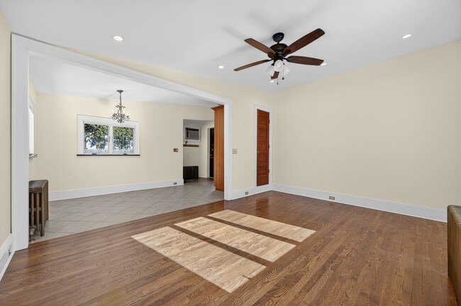 Building Photo - 35 Birch St