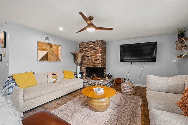 Building Photo - 4636 Panorama Dr