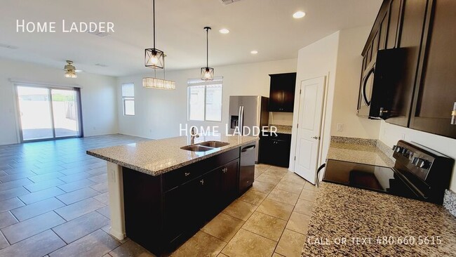 Building Photo - Welcome to your dream home in Casa Grande,...